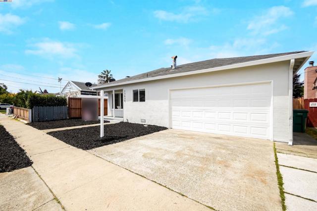 23639 Odom Dr, Hayward CA: https://media.crmls.org/mediaz/79b537e6-6127-4d07-8a9d-f1465c5ef3e8.jpg