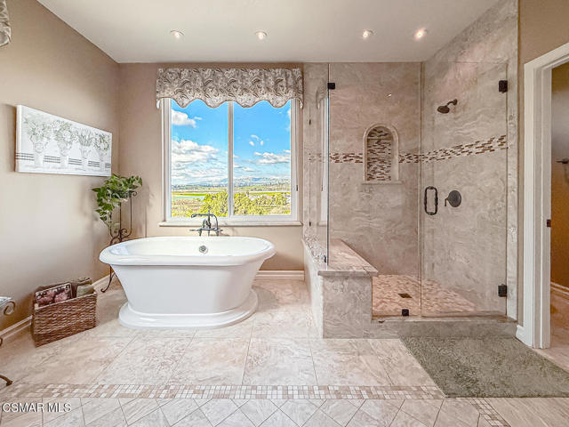 11535 Northdale Drive, Moorpark CA: https://media.crmls.org/mediaz/79b55a77-302a-4435-b245-7737b4e83354.jpg