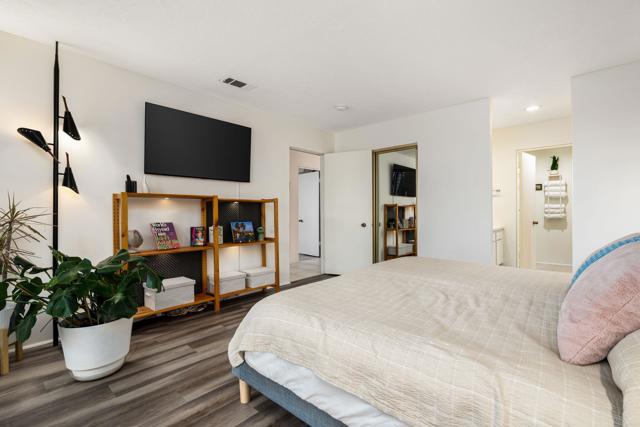 2501 N Whitewater Club Drive, Palm Springs CA: https://media.crmls.org/mediaz/79b56aa1-52b9-4e90-8bb1-05410d4ce96d.jpg