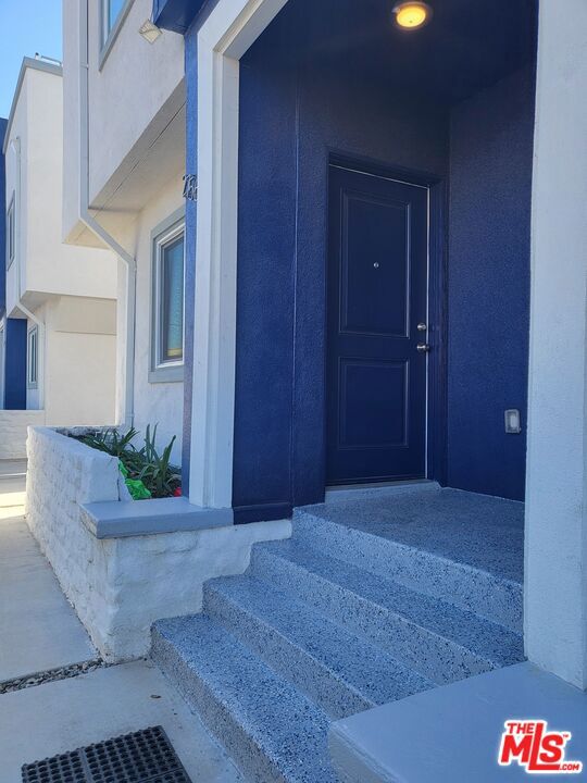 2758 W 12th Street, Los Angeles CA: https://media.crmls.org/mediaz/79b576c8-5499-4631-8baf-36eee6169ebf.jpg
