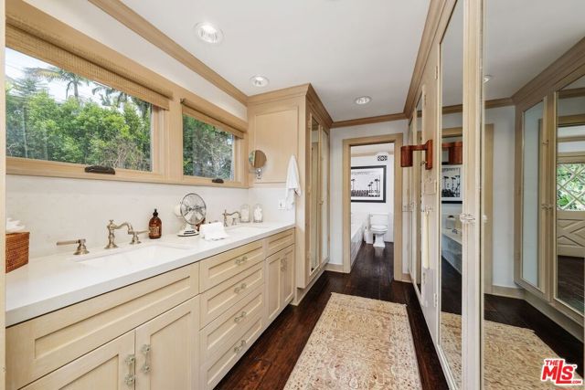 1231 Hilldale Avenue, Los Angeles CA: https://media.crmls.org/mediaz/79b59eb5-5930-4568-89ba-49911f361bd5.jpg
