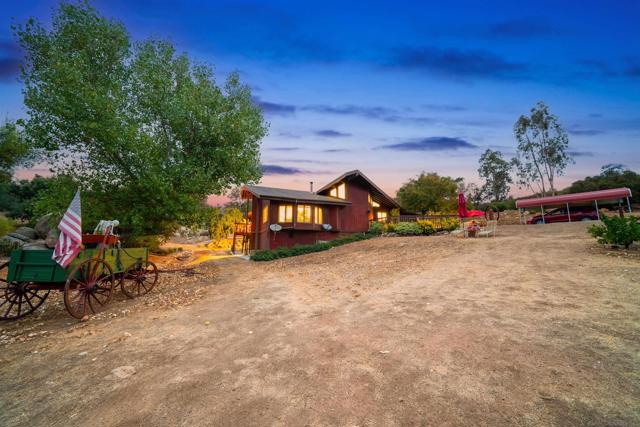 2410 Mount Elena Way, Jamul CA: https://media.crmls.org/mediaz/79b5cac7-9118-4dea-ab4d-d9e12aebb915.jpg