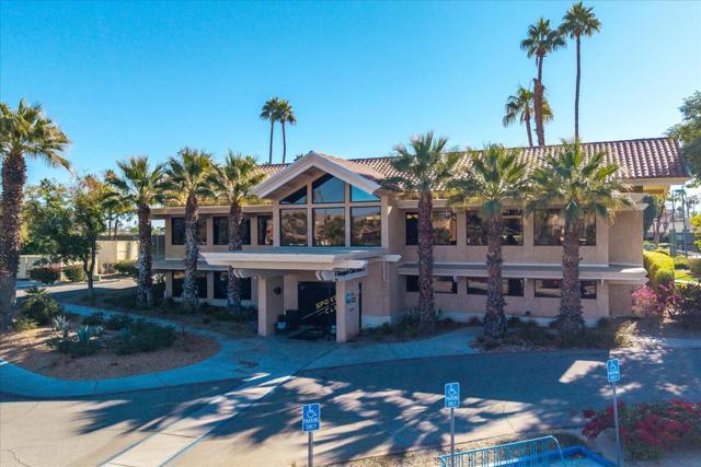 247 Loch Lomond Road, Rancho Mirage CA: https://media.crmls.org/mediaz/79b650ce-49ee-4be3-9688-36a30318f91c.jpg