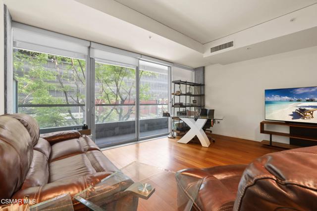 1155 S Grand Avenue, Los Angeles CA: https://media.crmls.org/mediaz/79b6ad4b-3a6b-4c82-9cee-0de1c431e54d.jpg