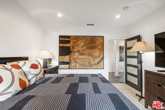 6801 Iris Circle, Los Angeles CA: https://media.crmls.org/mediaz/79b74a9b-7a0f-49d1-b6cd-d26675a496f3.jpg