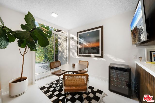 1760 Carla, Beverly Hills CA: https://media.crmls.org/mediaz/79b7539e-1ab6-41ff-9841-047bb2b6ec7a.jpg