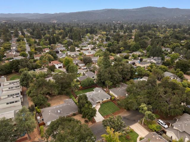 1098 Muir Way, Los Altos CA: https://media.crmls.org/mediaz/79b7a1ed-ede2-46cd-b961-4c296ccd3962.jpg