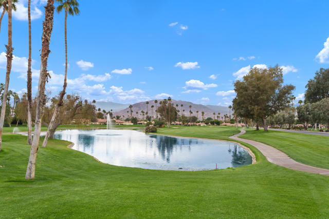 179 Las Lomas, Palm Desert CA: https://media.crmls.org/mediaz/79b7e648-184d-490e-8a0f-20b31042c2dd.jpg