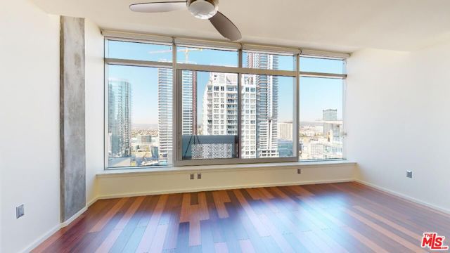1155 S Grand Avenue, Los Angeles CA: https://media.crmls.org/mediaz/79b845b1-fdca-410b-b150-8d05244a5eca.jpg