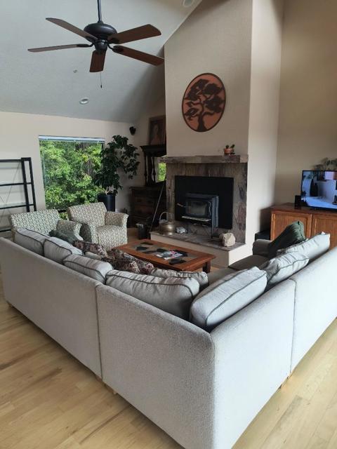 1380 Amaya Ridge Road, Soquel CA: https://media.crmls.org/mediaz/79b88b37-3d85-47e2-b408-c41ae817b2c8.jpg