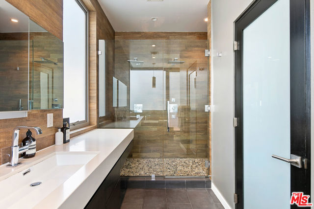 1430 Abbot Kinney Boulevard, Venice CA: https://media.crmls.org/mediaz/79b8d267-3bcc-4033-bab0-976b2fbde59e.jpg