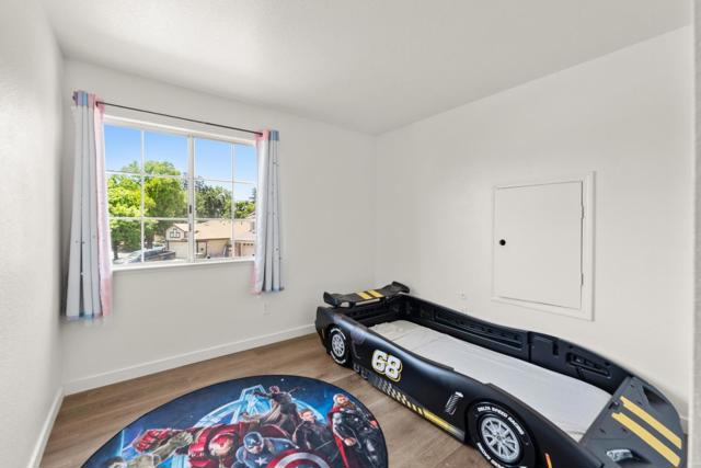 6431 Canyon Creek Way, Elk Grove CA: https://media.crmls.org/mediaz/79b98e68-a507-4e21-88dd-14d7bc69adff.jpg