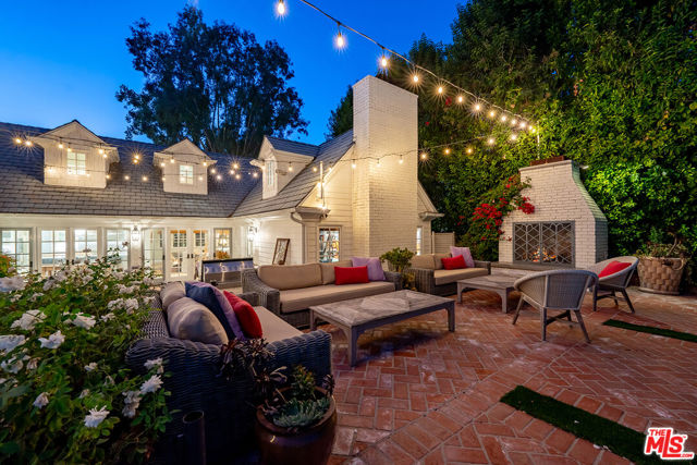 4714 Balboa Avenue, Encino CA: https://media.crmls.org/mediaz/79ba3240-d62a-4e9d-acdd-7cf066e1f130.jpg