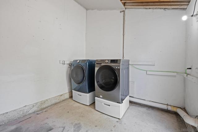 593 Parkview Dr, Lake Elsinore CA: https://media.crmls.org/mediaz/79ba5359-be7a-4c97-94cd-a317068a477e.jpg