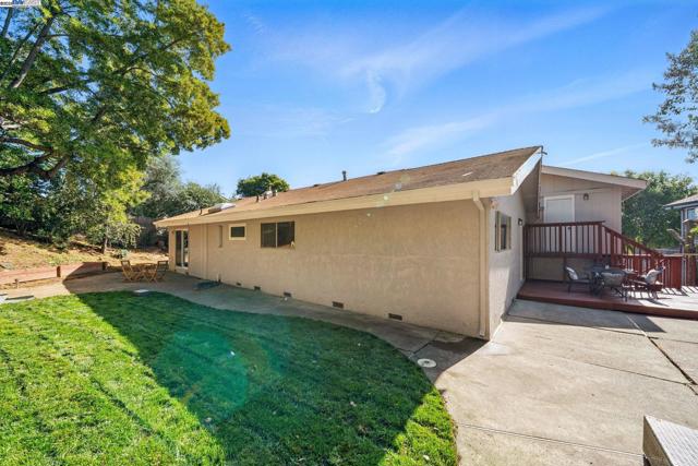 35 San Joaquin Pl, Novato CA: https://media.crmls.org/mediaz/79bab130-fdde-4bb6-aa0e-f4a581e84933.jpg