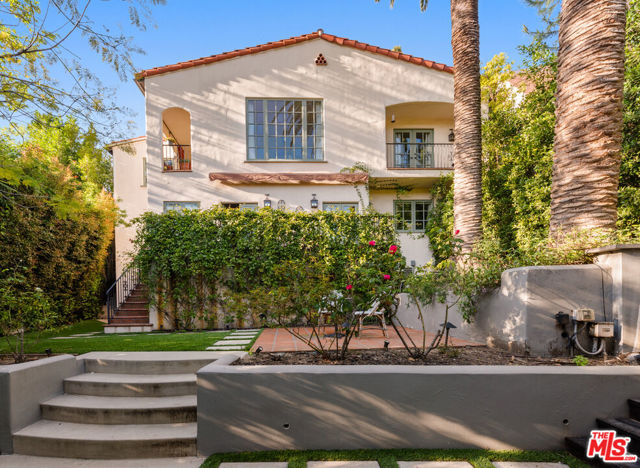 3145 La Suvida Drive, Los Angeles CA: https://media.crmls.org/mediaz/79bb4a7c-b666-47cd-82e9-d065892c6832.jpg