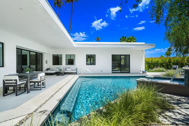 74846 Fox Hills Court, Palm Desert CA: https://media.crmls.org/mediaz/79bb4bb2-7d6d-4d0f-83a4-abdd96ddd1e6.jpg