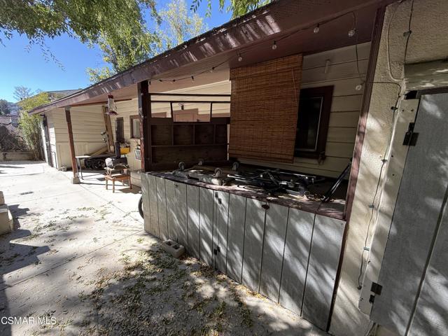 3384 Barham Boulevard, Los Angeles CA: https://media.crmls.org/mediaz/79bbb294-b464-43b7-af58-3ffa814191df.jpg