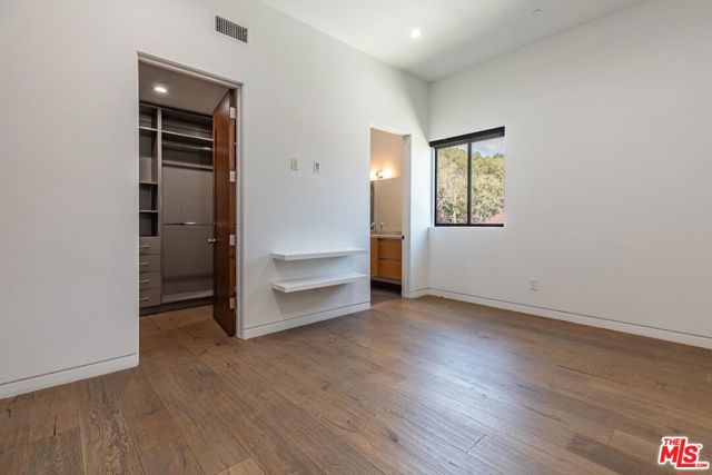 458 S Sycamore Avenue, Los Angeles CA: https://media.crmls.org/mediaz/79bbf9da-0e37-4de6-98b1-f2f7a3f12e44.jpg
