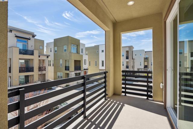 5813 Huntley Ave, Dublin CA: https://media.crmls.org/mediaz/79bc23fd-ea22-44f7-b381-c566198af128.jpg