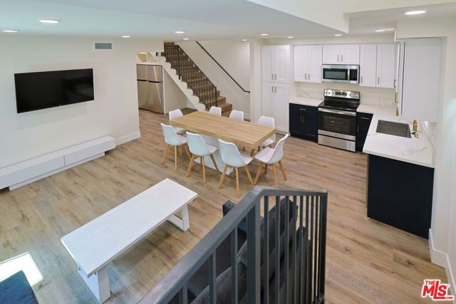 1237 W 25th Street, Los Angeles CA: https://media.crmls.org/mediaz/79bd112e-9873-4784-9e49-5df42f9bf21a.jpg
