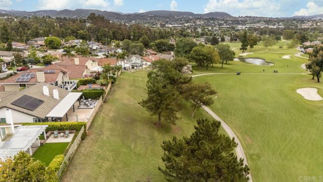 1219 Countrywood Lane, Vista CA: https://media.crmls.org/mediaz/79bd435d-604e-4ebf-97dc-68dabe18e147.jpg