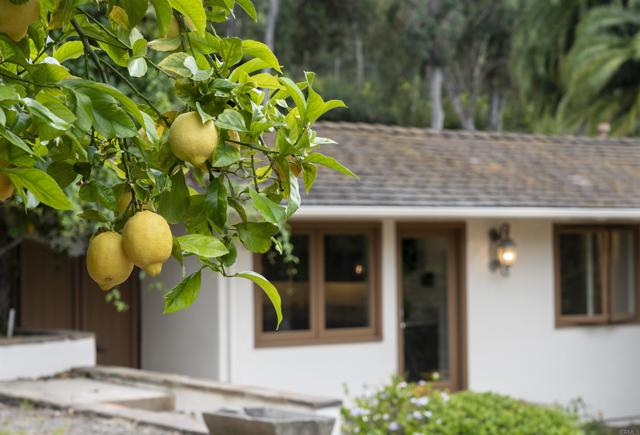 5041 El Secreto, Rancho Santa Fe CA: https://media.crmls.org/mediaz/79bd56a5-744e-480f-844a-6ae6272bf599.jpg