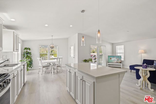 30473 Mulholland Hwy, Agoura Hills CA: https://media.crmls.org/mediaz/79bdba1b-6817-42bc-a7fb-dcf85b4852a9.jpg