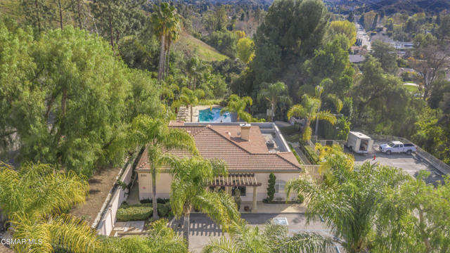 5200 Premiere Hills Circle, Woodland Hills CA: https://media.crmls.org/mediaz/79bfc846-cd46-498d-8706-f1a707d46a89.jpg