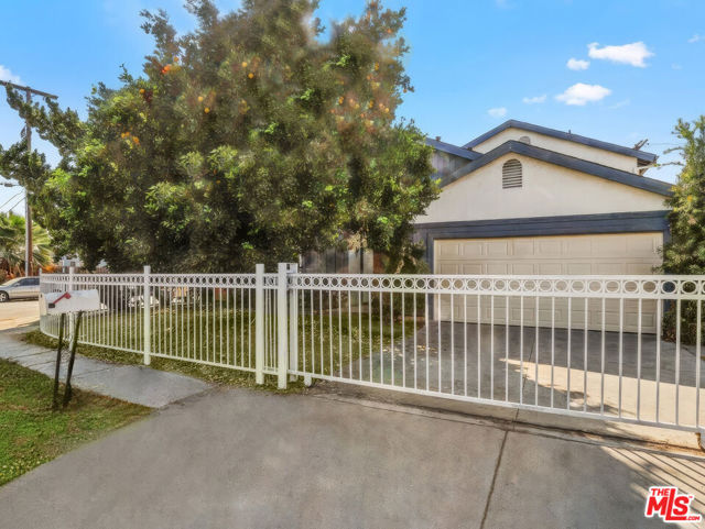 7803 Goldmine Lane, Lake Balboa CA: https://media.crmls.org/mediaz/79c024af-2f52-417e-902e-42595d52dd01.jpg