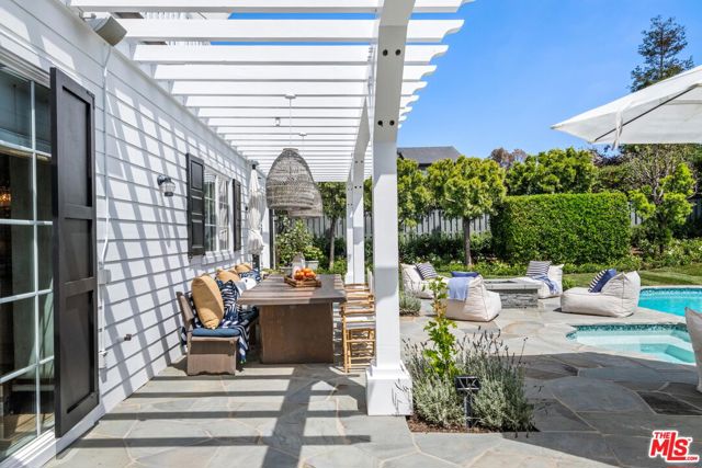 28870 Hampton Place, Malibu CA: https://media.crmls.org/mediaz/79c06ebc-c955-4ea6-9d72-5b8376da8f8a.jpg