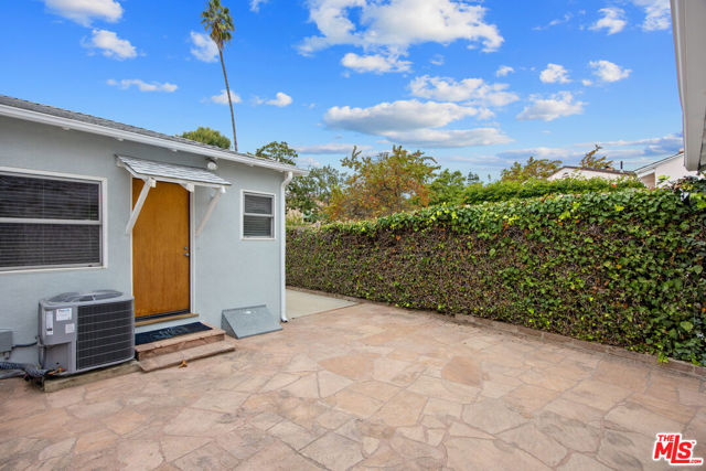 210 S Bundy Drive, Los Angeles CA: https://media.crmls.org/mediaz/79c07834-f526-4039-90c0-5dbc3c3aea4c.jpg