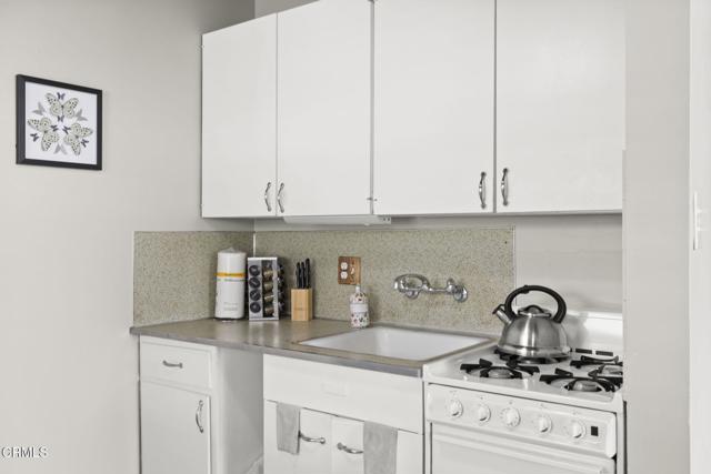 1132 1142 Pittsfield Lane, Ventura CA: https://media.crmls.org/mediaz/79c0b1a0-6125-4310-ae8d-98c41a885b99.jpg