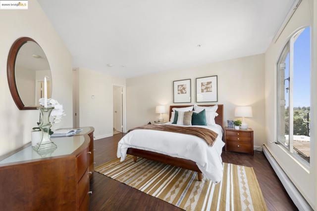 5405 Carlton St, Oakland CA: https://media.crmls.org/mediaz/79c0ecf6-55d3-48d1-8b53-21afab1ff987.jpg