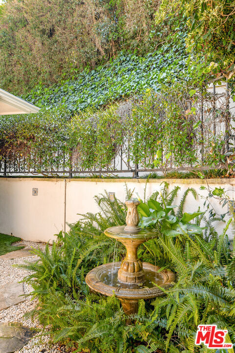 678 Loring Avenue, Los Angeles CA: https://media.crmls.org/mediaz/79c190eb-0925-409e-9fa2-de1b223058ef.jpg