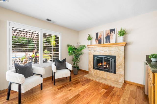 868 Madeira Dr, Pleasanton CA: https://media.crmls.org/mediaz/79c1d7e4-b112-4d4c-adcb-4901fdad0c0f.jpg