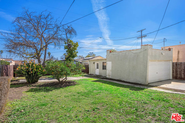 8740 La Salle Avenue, Los Angeles CA: https://media.crmls.org/mediaz/79c1e403-a017-456e-b91c-6d6d21217994.jpg