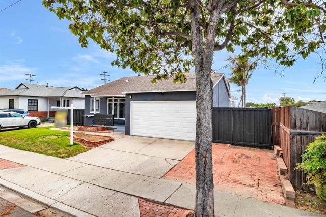 3921 Juniper St, San Diego CA: https://media.crmls.org/mediaz/79c255ba-6847-4e8e-8c80-320f587219f3.jpg