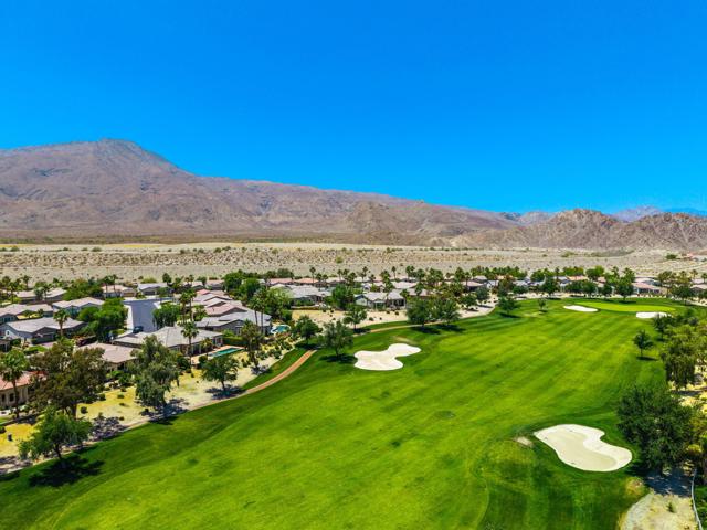 81220 Victoria Lane, La Quinta CA: https://media.crmls.org/mediaz/79c2a264-c8ef-4072-85e9-8d5b7170e41d.jpg