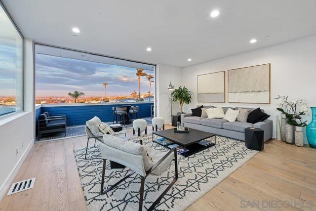 4545 Newport Ave, San Diego CA: https://media.crmls.org/mediaz/79c34a4b-565c-4161-9810-8a7ed00e201c.jpg