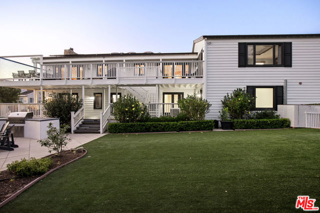 30362 Morning View Drive, Malibu CA: https://media.crmls.org/mediaz/79c35d09-561b-42ab-b05a-6ecbda9d1fd7.jpg