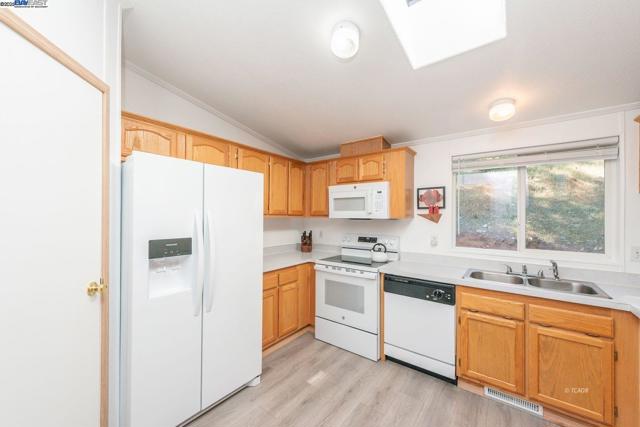430 Bridge Rd, Douglas City CA: https://media.crmls.org/mediaz/79c3df01-d235-4713-8b79-948c4ddd4942.jpg