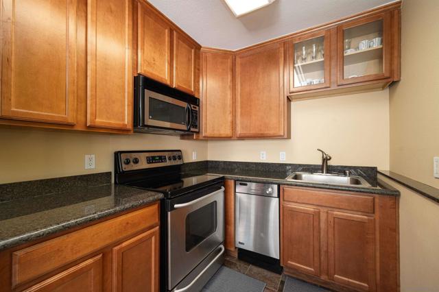 860 Turquoise St, San Diego CA: https://media.crmls.org/mediaz/79c415ec-0844-4500-83dd-c607e64bbc71.jpg