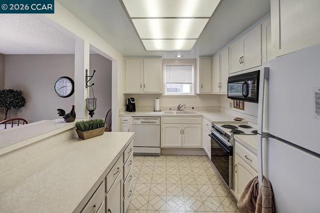 1301 Leisure Ln, Walnut Creek CA: https://media.crmls.org/mediaz/79c5a49a-51fa-470e-9d7c-75fd5de5b741.jpg