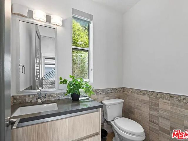 6728 W Hepburn Way, Los Angeles CA: https://media.crmls.org/mediaz/79c627ee-a1b8-4bca-aa40-bb77b073b66c.jpg