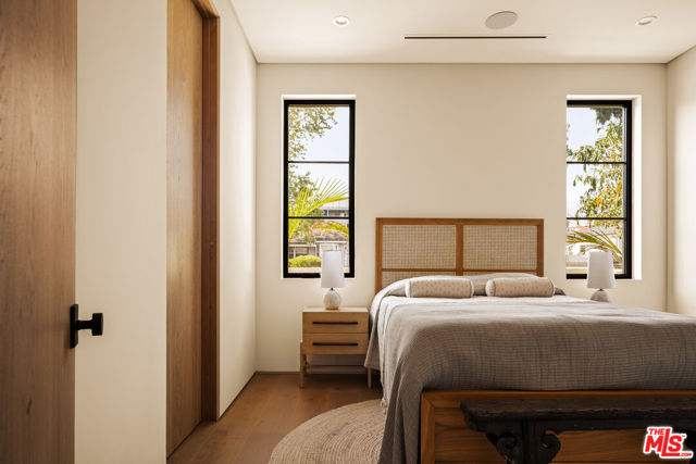 11556 Blix Street, Valley Village CA: https://media.crmls.org/mediaz/79c6725a-9dcd-40ce-b501-0691944b6c2f.jpg