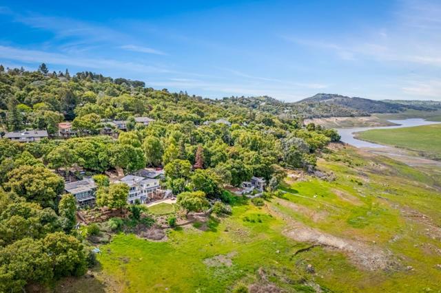 17480 Hoot Owl Way, Morgan Hill CA: https://media.crmls.org/mediaz/79c6dd7b-c1c8-4fac-adb5-c5f5c339ab93.jpg