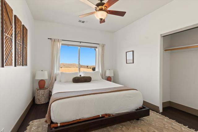 60377 Pueblo Trail, Joshua Tree CA: https://media.crmls.org/mediaz/79c75e0a-168e-4c1b-9914-544e62800693.jpg