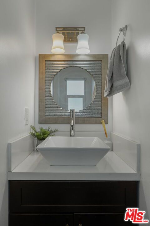 251 S Ardmore Avenue, Los Angeles CA: https://media.crmls.org/mediaz/79c87aa9-b242-48e8-b76c-e4b5045527f5.jpg