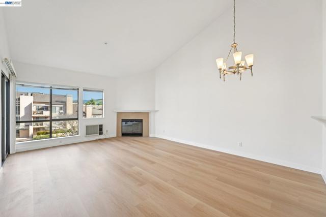 39206 Guardino Dr, Fremont CA: https://media.crmls.org/mediaz/79c88a45-5d52-404d-bc53-b39c5788fbf1.jpg